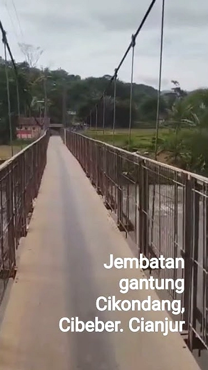 Jembatan Gantung Cianjur Dipaksa Mobil, Warga Nekat Demi Waktu