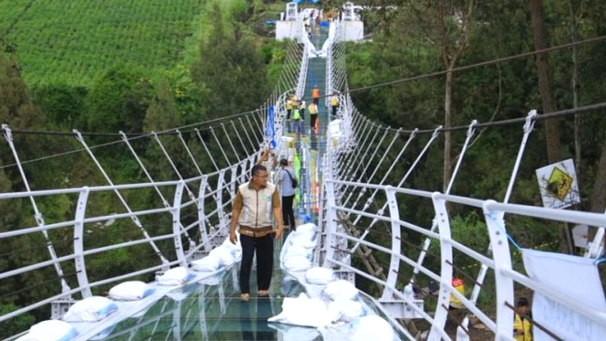 Jembatan Kaca Bromo Resmi Operasi, Sewa Lima Tahun