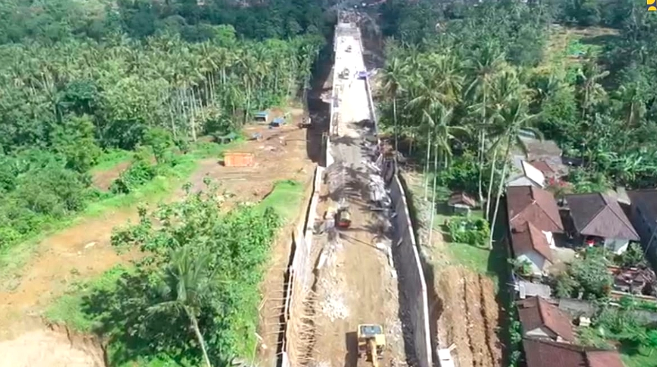 Jembatan Selemadeg: Lubang Besar, Perbaikan Masih Menunggu