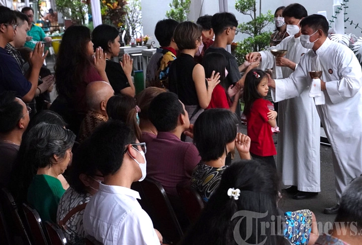 Jumat Agung 03/04/2026: Ibadah di Katedral Santo Petrus