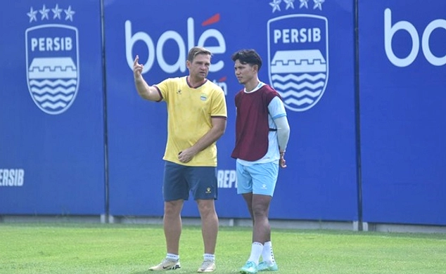 Jupe Pensiun, Langsung Jadi Asisten Pelatih Persib