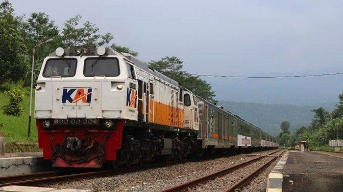 KA Sangkuriang: Bandung ke Ketapang 1.002 km, 16 jam langsung