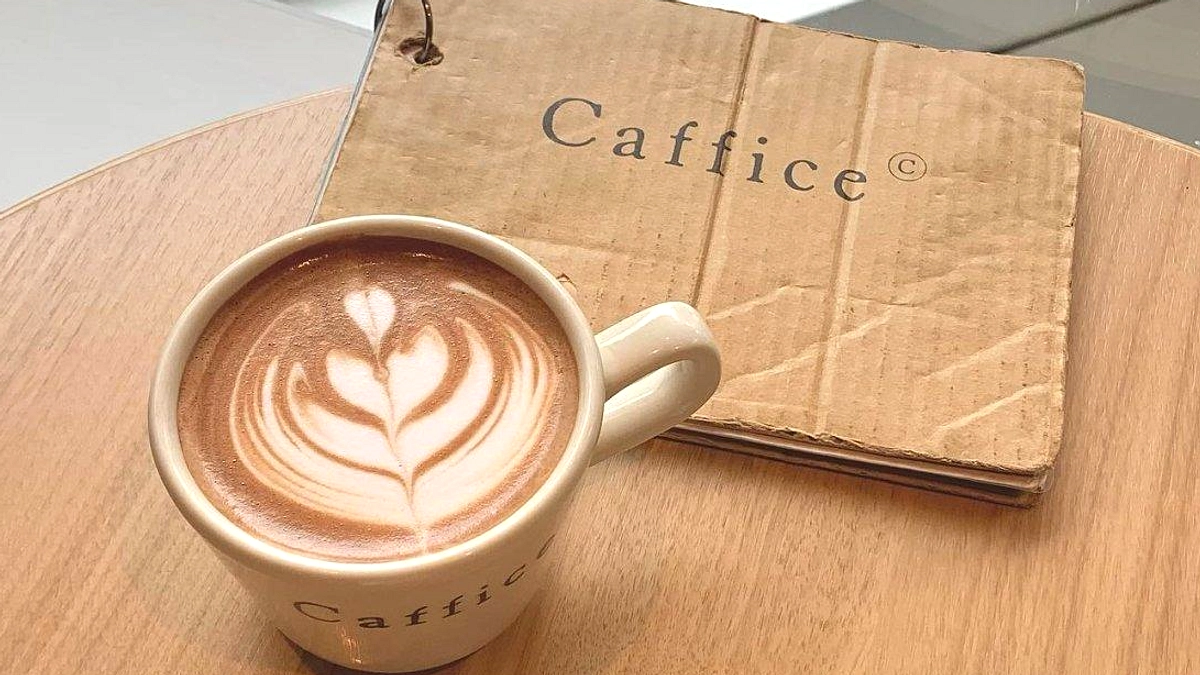 Kafe Legendaris Gifu: 81 Tahun Barista Sajikan Irish Coffee