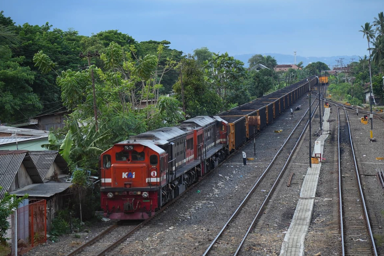 KAI Logistik Angkut 936.244 Ton Barang Bulan April 2026