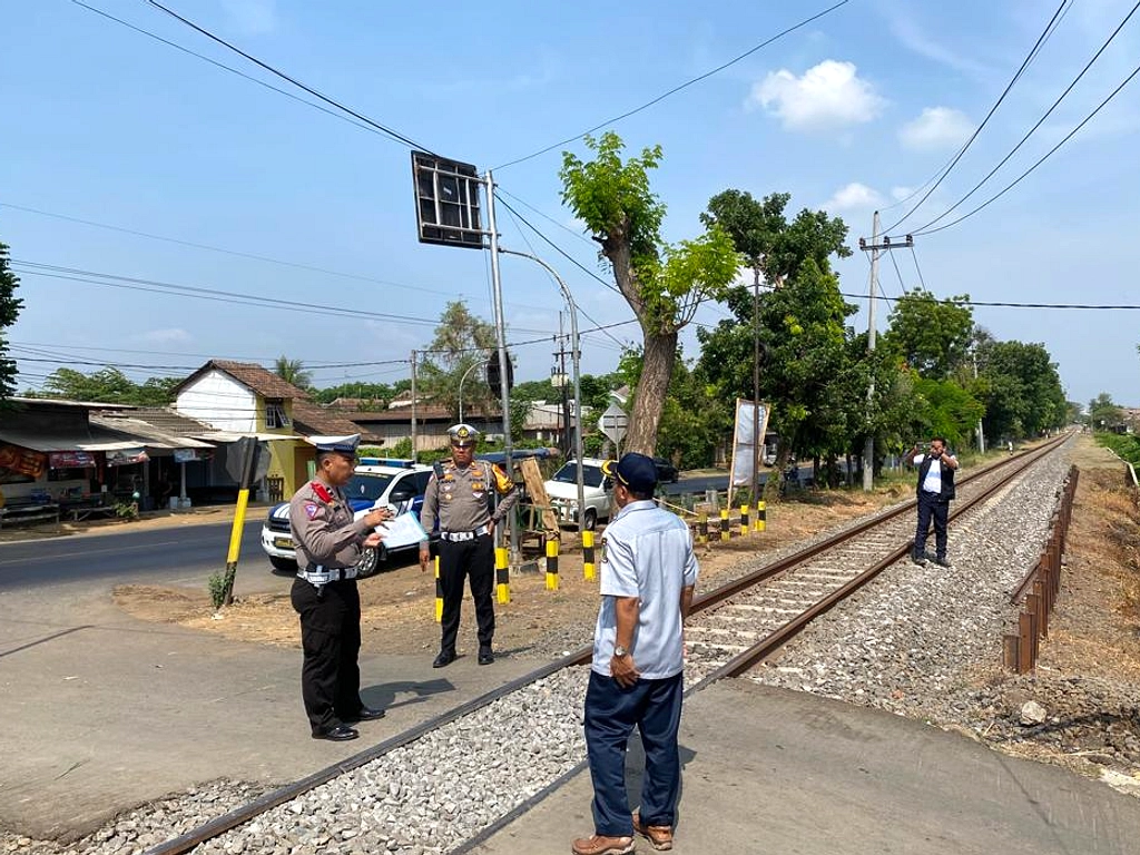 KAI Pasang Palang Sementara di JPL 86, Butuh Penjagaan 24 Jam
