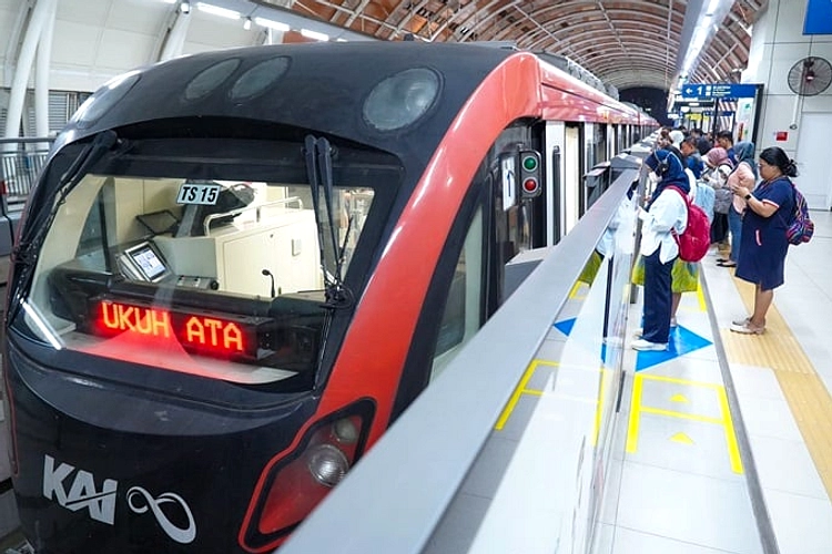 KAI Tambah Frekuensi LRT Jabodebek, Uji Coba KLB 08–12 Juni