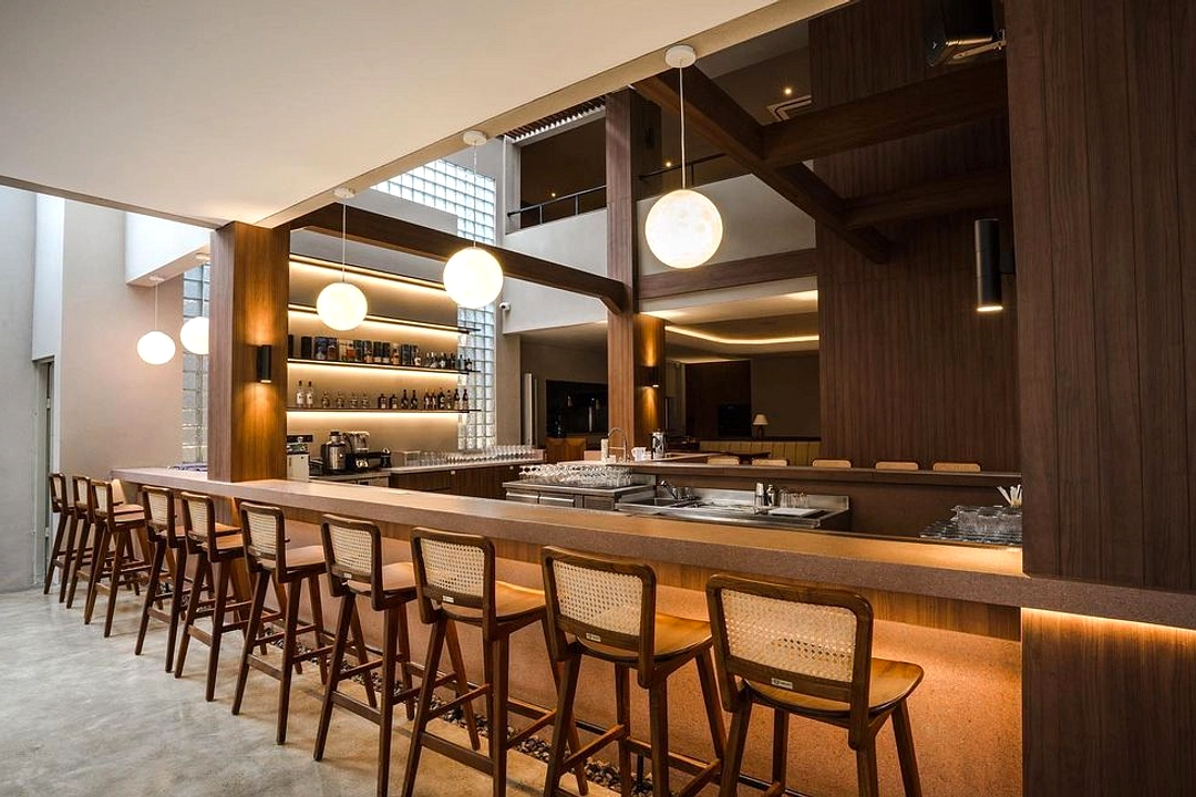 Karbon Bandung: Wood-Fire Dining di Hotel Indigo, Dago Pakar