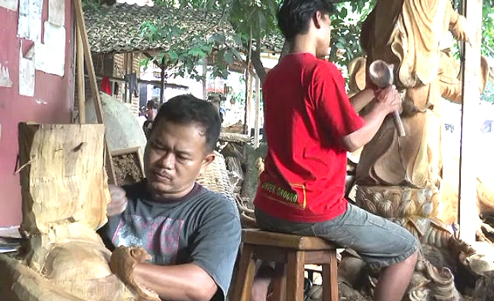 Kartini Dorong Perajin Jepara Menembus Pasar Global