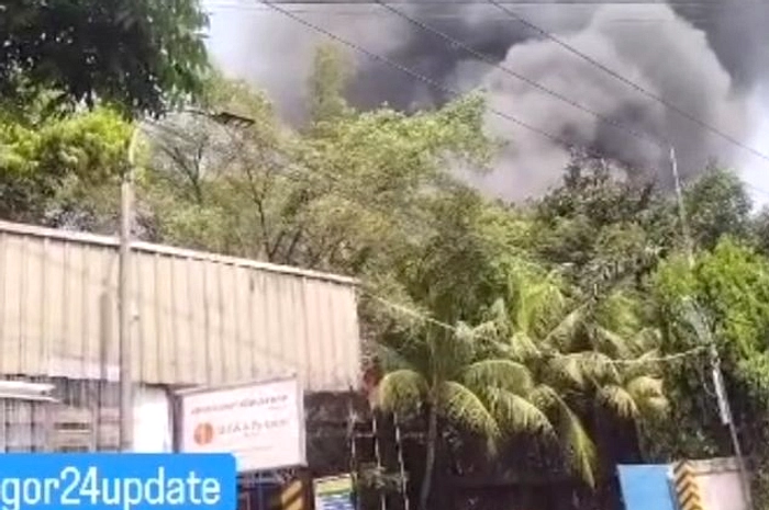 Kebakaran Pabrik Terpal Wanaherang, Bogor, Dibatasi Tanpa Korban