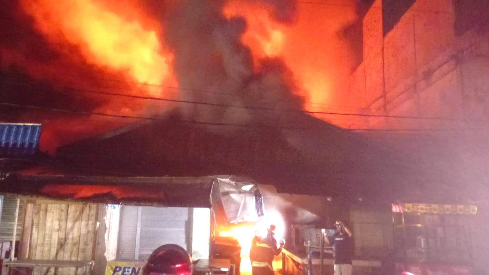 Kebakaran TPA Pasar Turen, 3 Mobil Damkar Dikerahkan