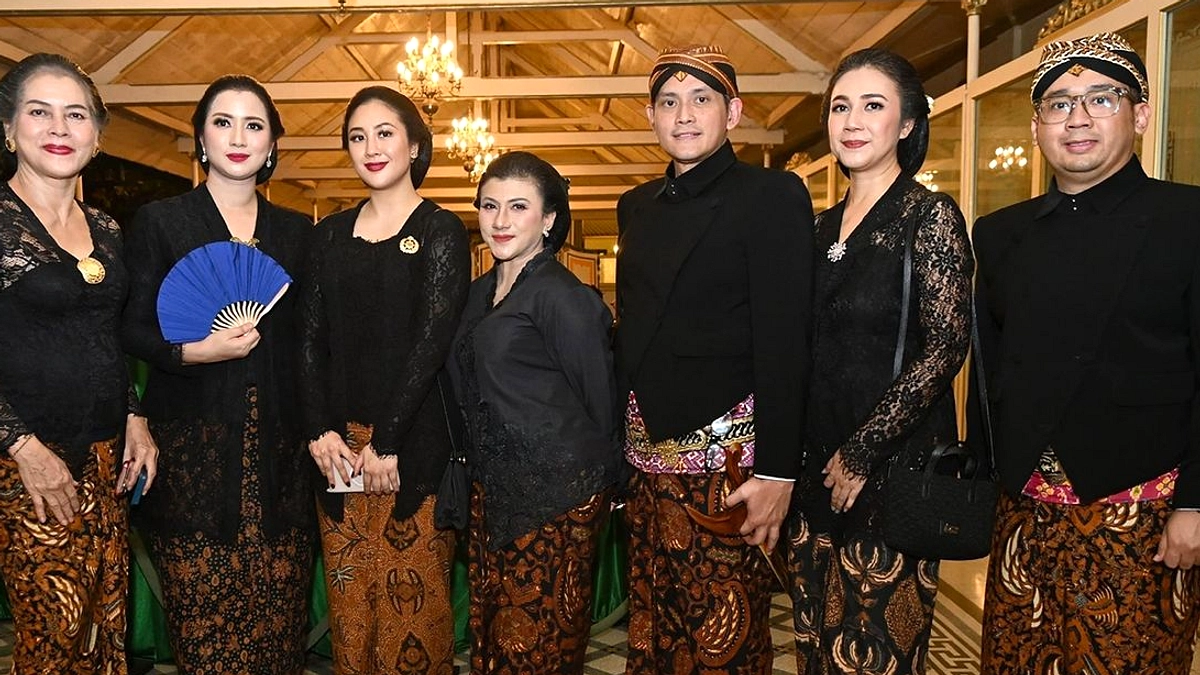 Kebaya Viral di Puro Mangkunegaran: Kontroversi Izin Kirab