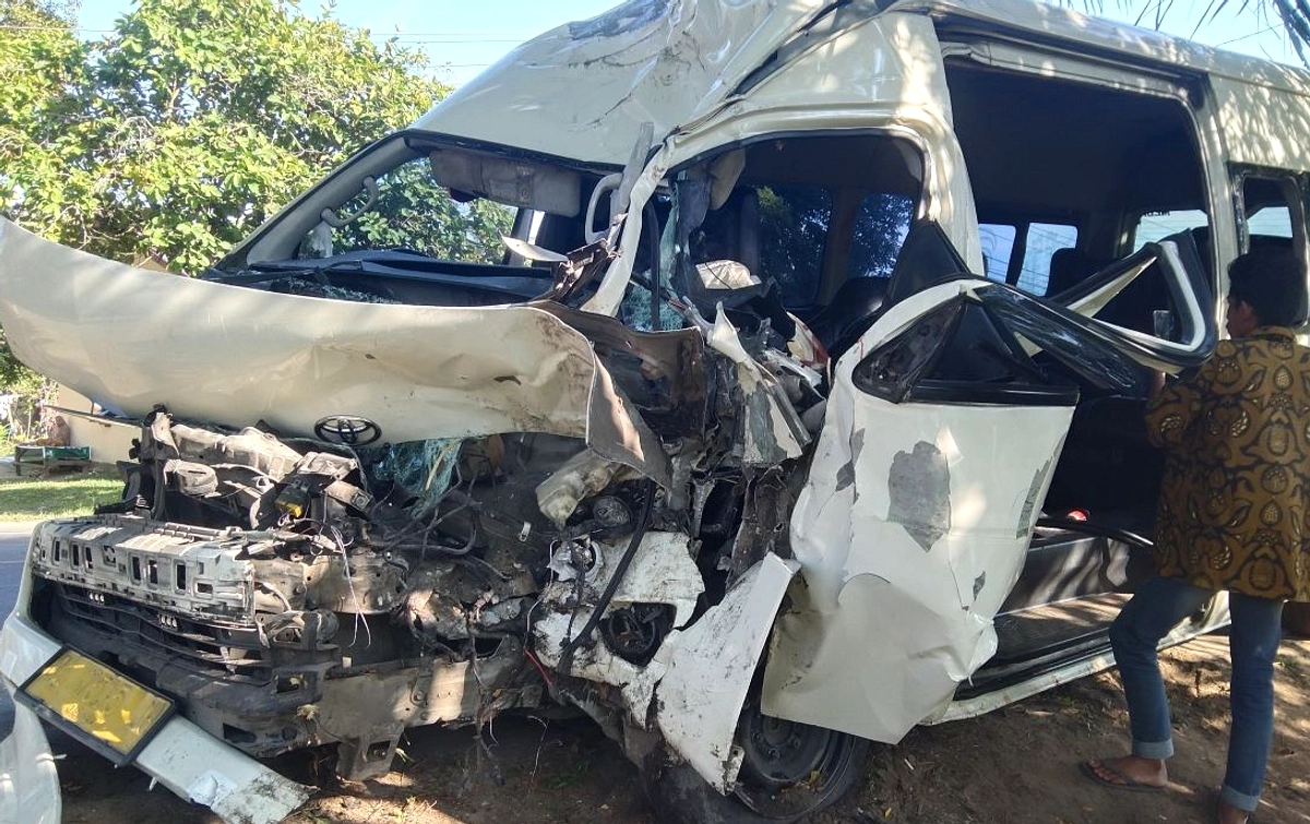 Kecelakaan Hiace di Bromo Guncang 11 Orang, Singapura