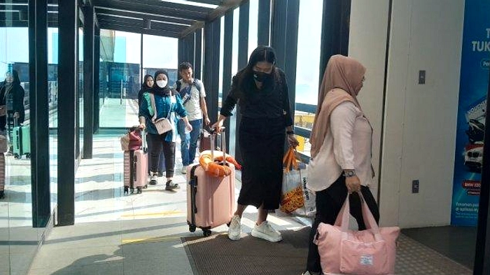 Keluarga Lampung Bawa Singkong dan Pisang ke Tangerang