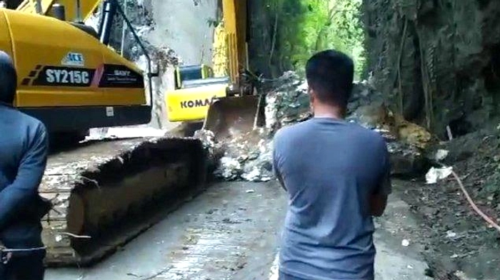 Kemacetan 2 km di Jalan Poros Maros-Bone, Longsor Utama