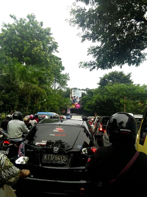 Kemacetan di Jalan Tamansari Akibat Demo, Pos Polisi Terbakar