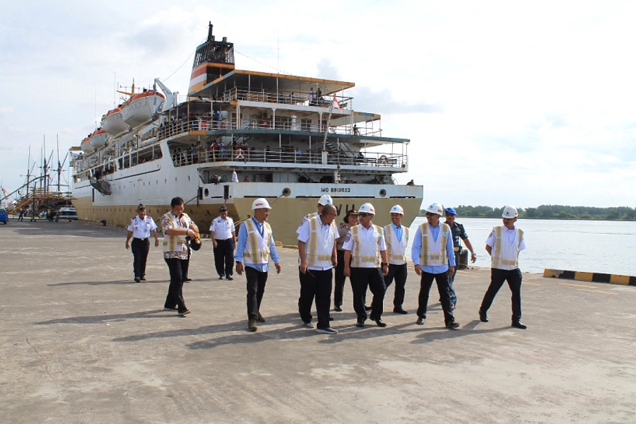 Kemenhub Bagikan 1.690 Jaket Pelampung di Cilacap