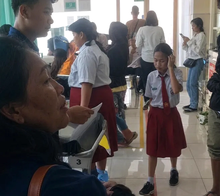 Keracunan Massal 200 Siswa Surabaya Akibat Menu Daging MBG