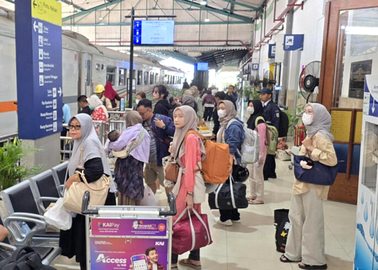 Kereta Api Indonesia Rekor 123 Ribu Turis Asing 5 Bulan 2025