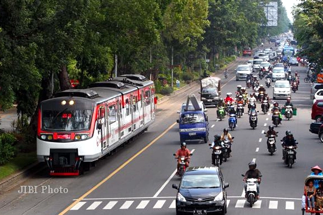 Kereta Batara Kresna Berhenti di Rel Bengkong Tidak Terlambat