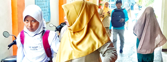 Kesurupan di SMPN 1 Selat, Terkait Pembongkaran Tower