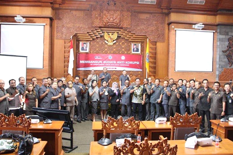 Ketua Komisi III DPRD Denpasar Mundur