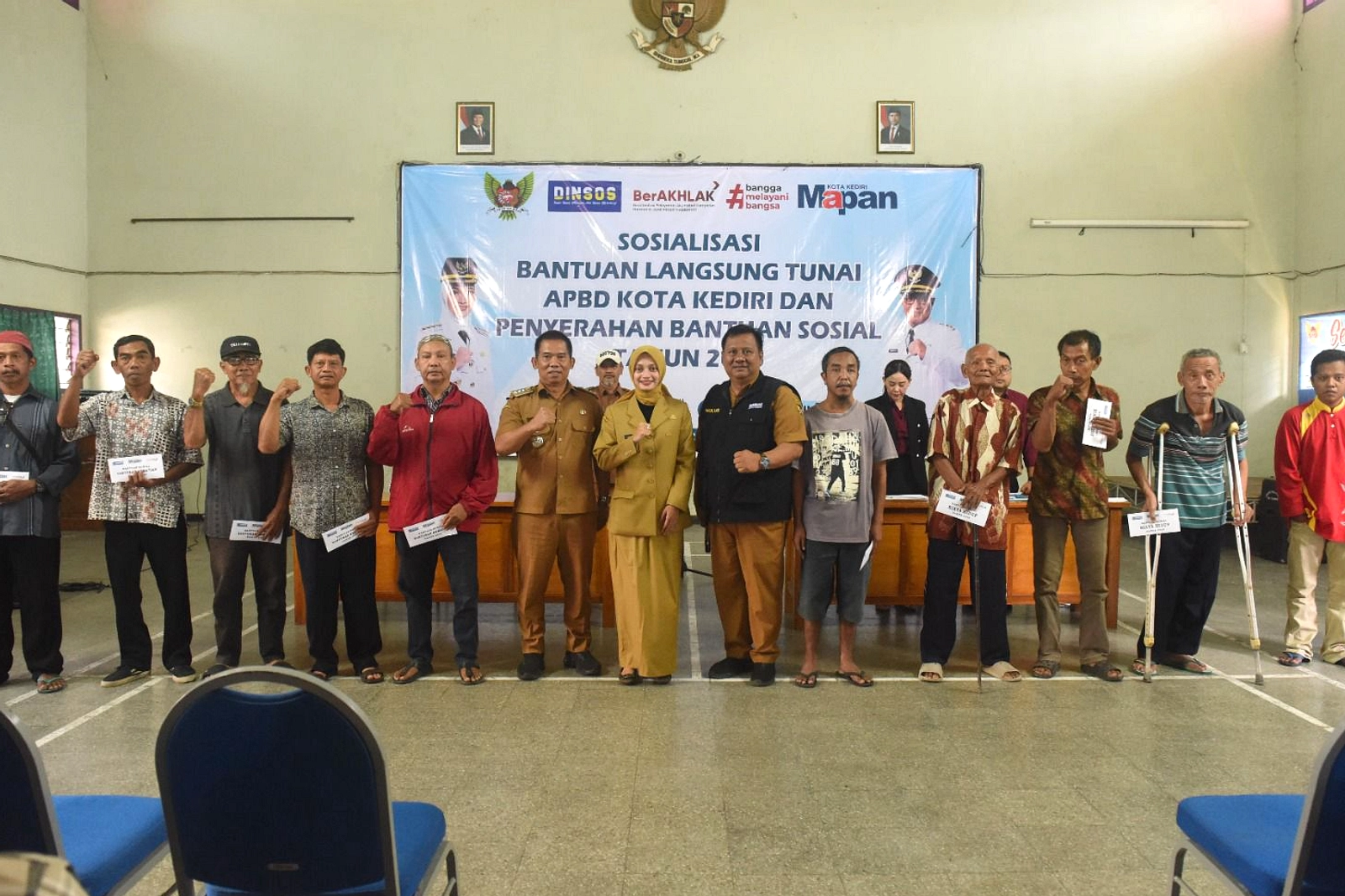 Khofifah Distribusikan Rp1,819 Miliar Bansos Kediri