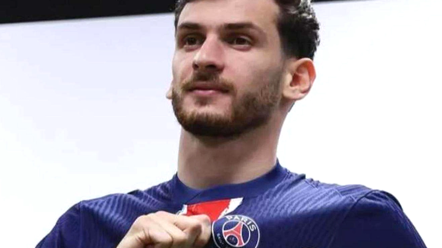 Khvicha Kvaratskhelia Tetap di PSG, Batal Rumor Transfer
