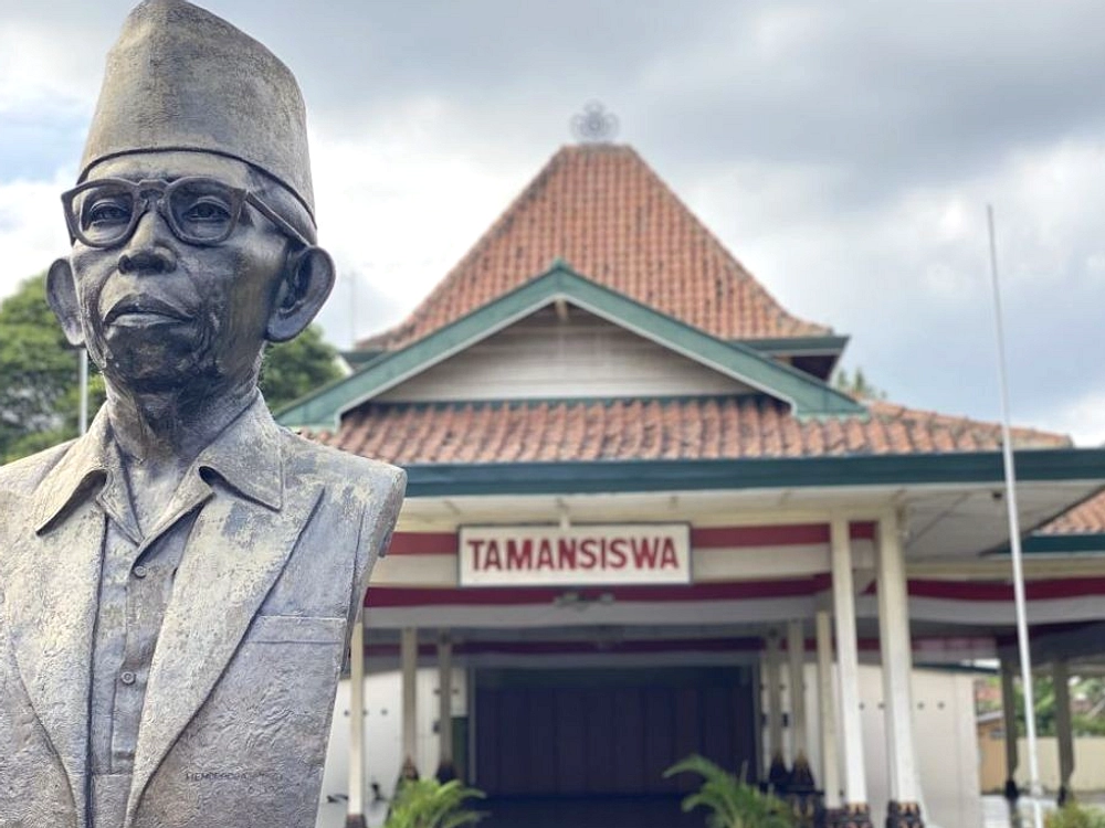 Ki Hajar Dewantara: Pilar Sejarah Pendidikan Indonesia
