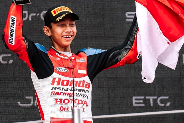 Kiandra Ramadhipa Raih Gelar Juara Moto3 Junior di Estoril