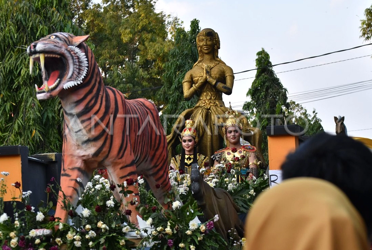 Kirab Santri Jember: 5.000 Peserta Genggam 3 km di Tanggul