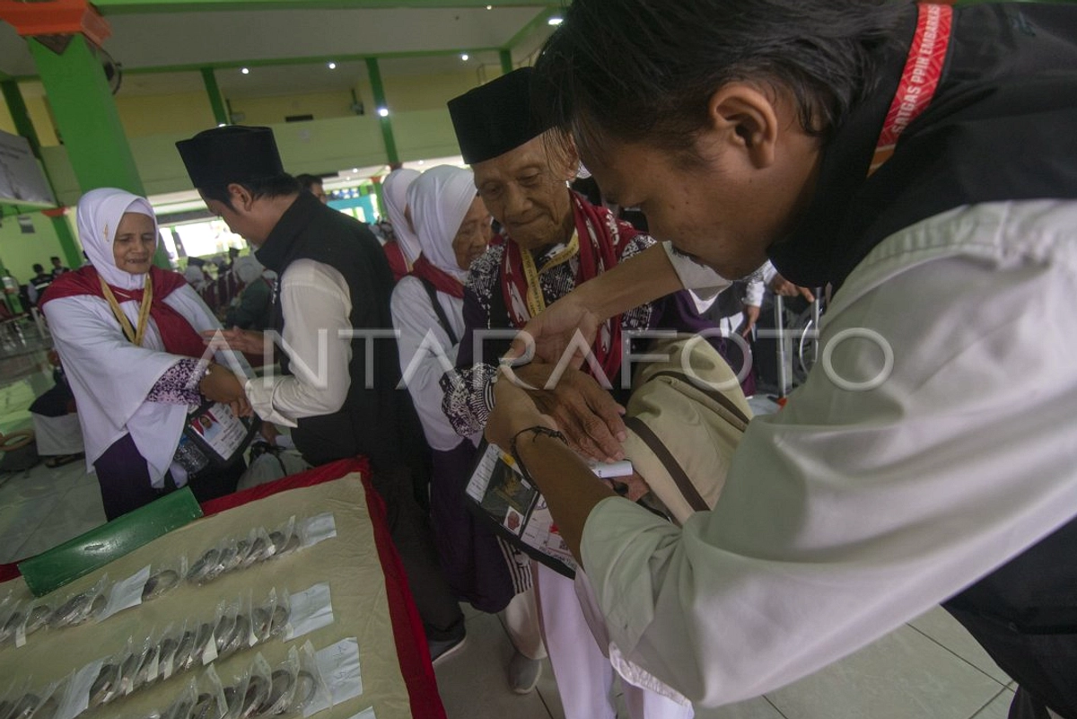 Kloter 1 Haji Solo Berangkat ke Arab Saudi 22 April
