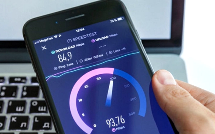 Komdigi Targetkan Internet 100 Mbps dalam Dua Tahun