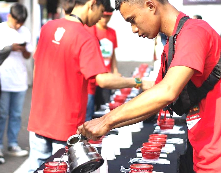 Kopi Yogurt: Tren Kontroversial, Rasa Baru di Media Sosial