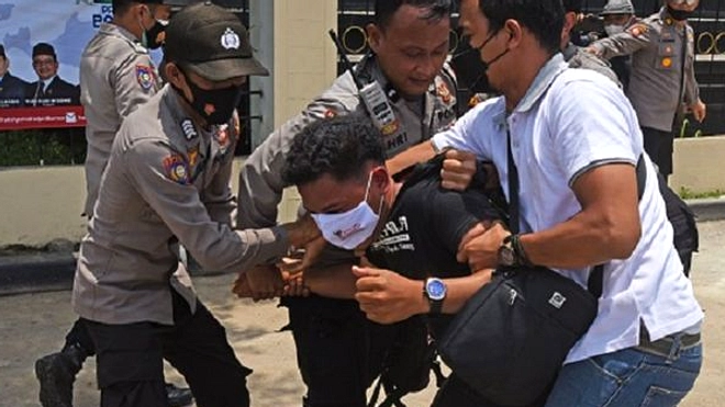 Korban penyiksaan di Bandung: Mata kanan diangkat, mulut robek