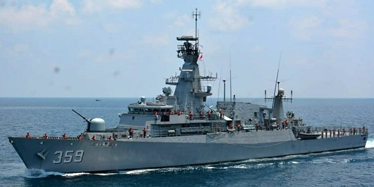 KRI Marlin Dikerahkan Evakuasi 40 Penumpang Kapal Mati Mesin