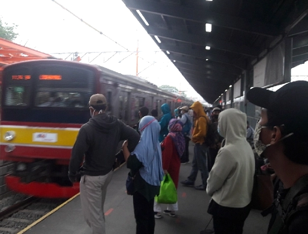 KRL Cikarang Beroperasi Hingga Bekasi, Stasiun Timur Tutup