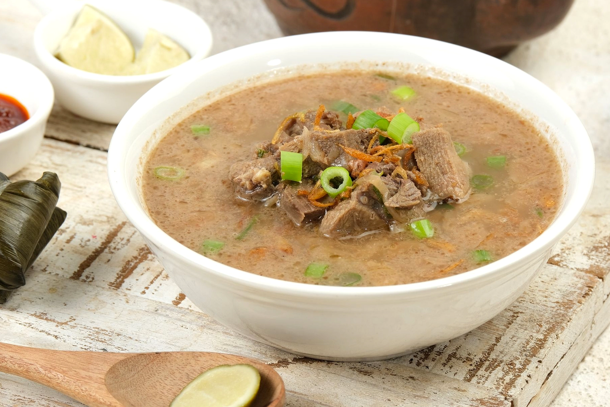 Kuliner Makassar: Coto, Konro, Pempek, dan Rasa Tradisional