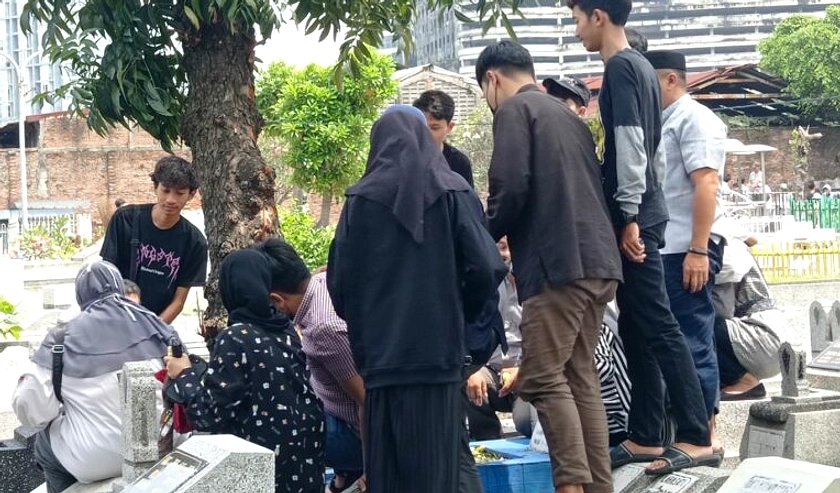 Laifa Qodariyanti Buka Jasa Jastip Nyekar di Surabaya