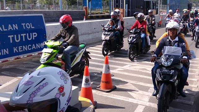 Lalu Lintas Jembatan Suramadu Lancar Hari Lebaran Pagi