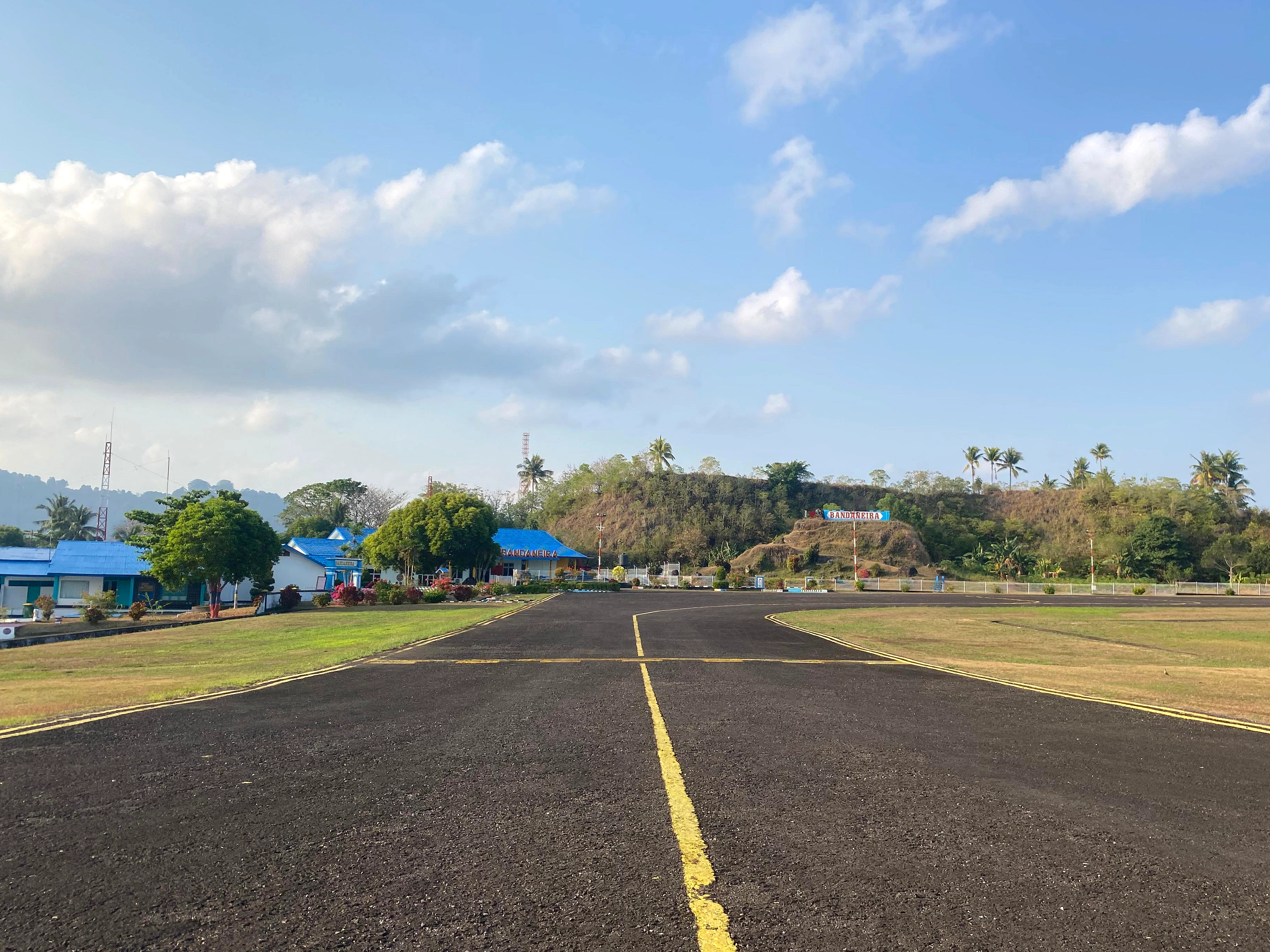 Landasan Bandara Banda Diperpanjang Jadi 2,2 Km