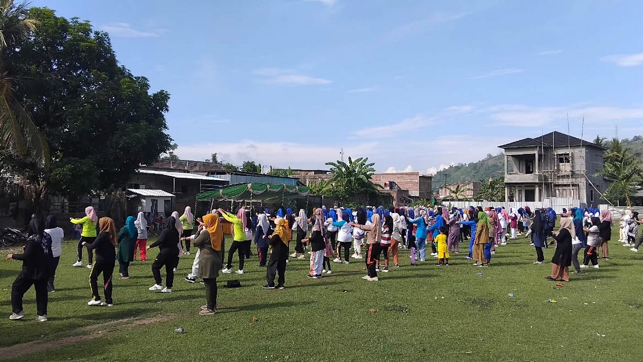 Lansia Gianyar Senam Pagi, Pemeriksaan Gratis di Balai Banjar
