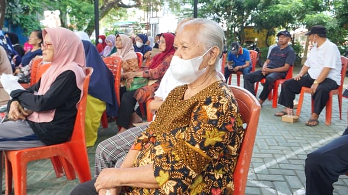 Lansia Penjual Siomay Menuntut Tebusan Dompet & Uang