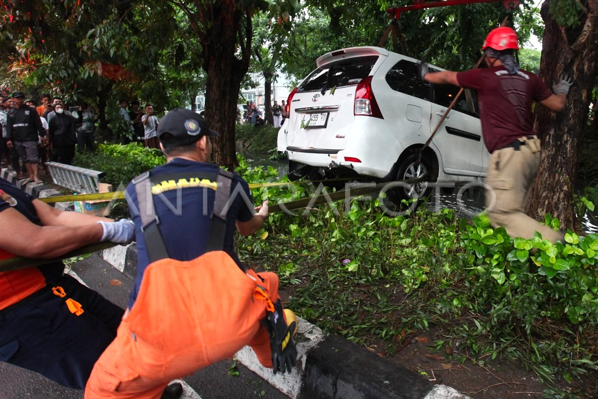 Lansia Tewas Ditabrak CRV di Surabaya