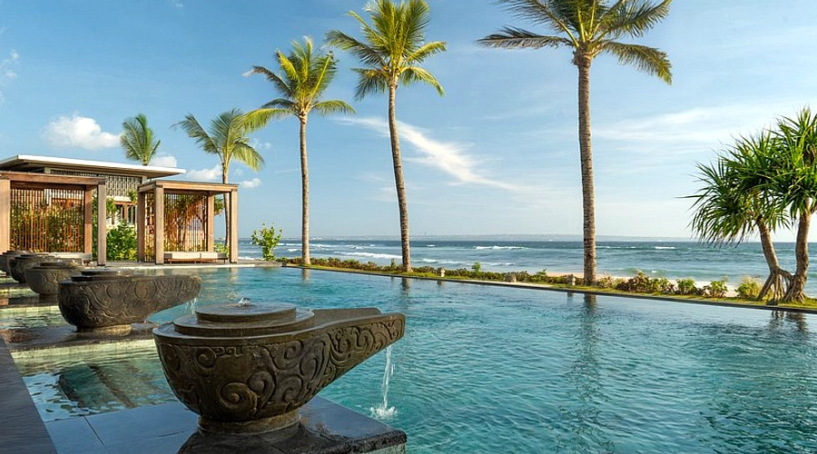 Lee Jong-suk Posting Foto Liburan di Bali
