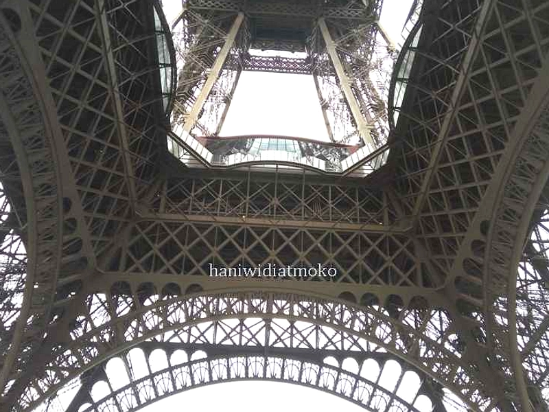 Lelang Bagian Tangga Eiffel di Artcurial, Harga 50.000 Euro