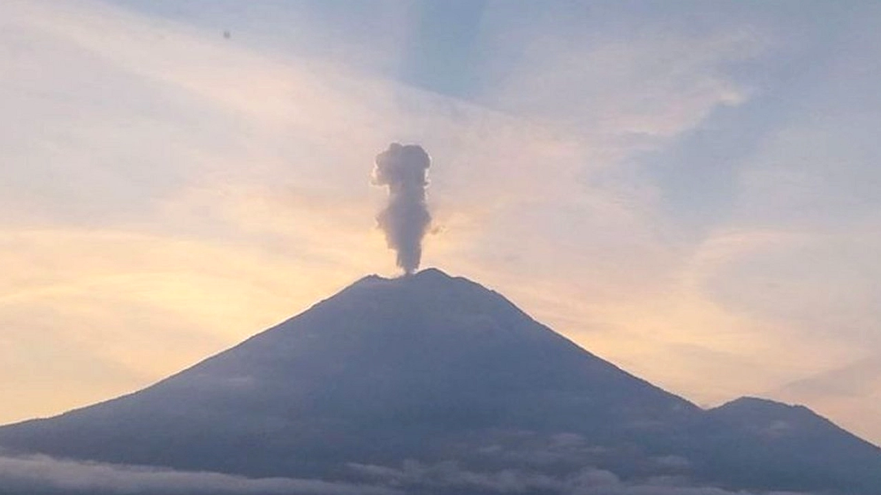 Letusan Semeru 19 Juni: Pendakian Puncak Ditutup di Bromo