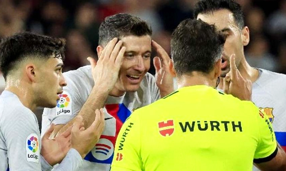 Lewandowski Tak Lagi Penyerang Utama Penalti Barcelona