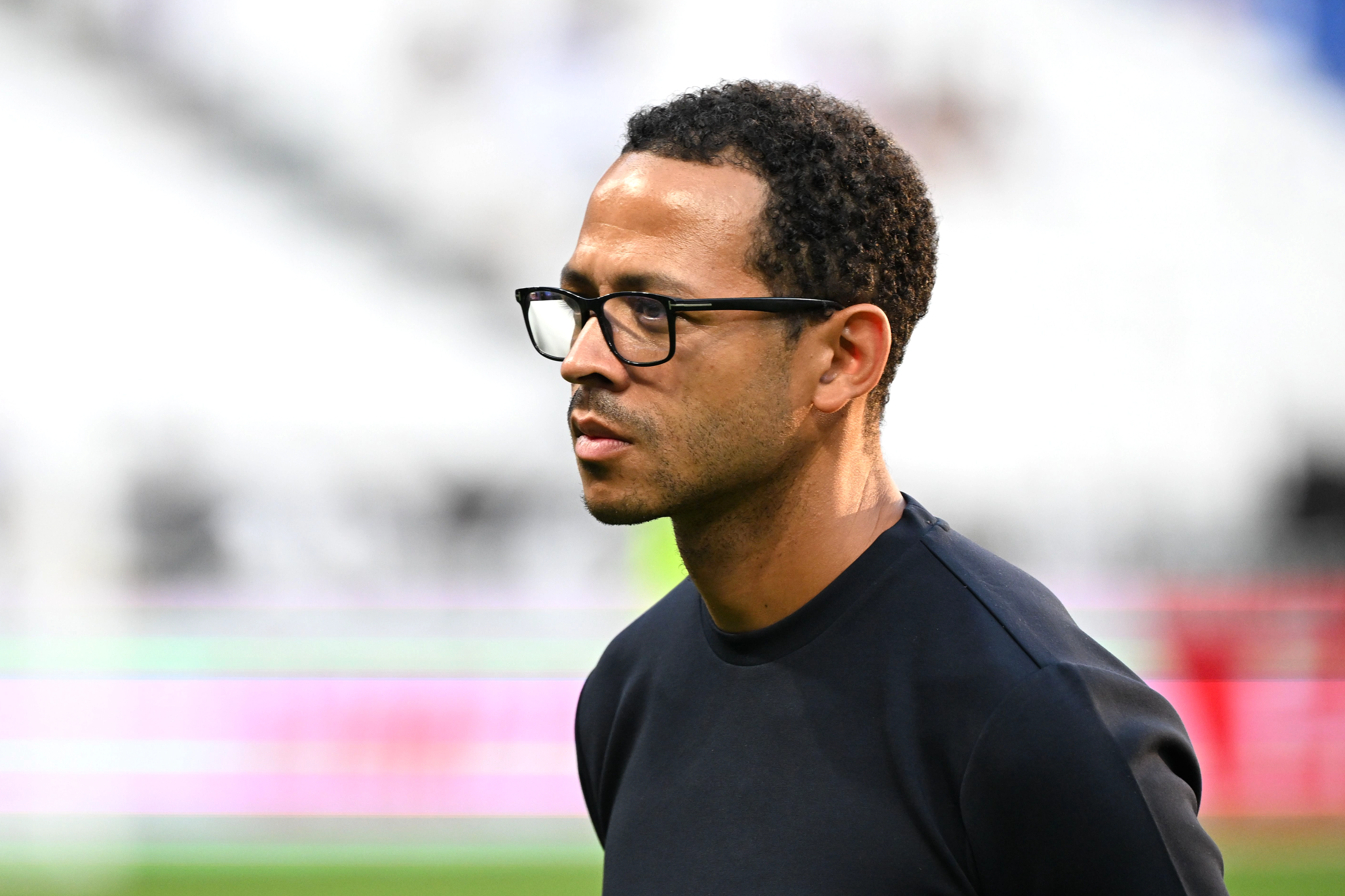 Liam Rosenior: Dukungan Pemilik, Ancaman Pemecatan Sengit