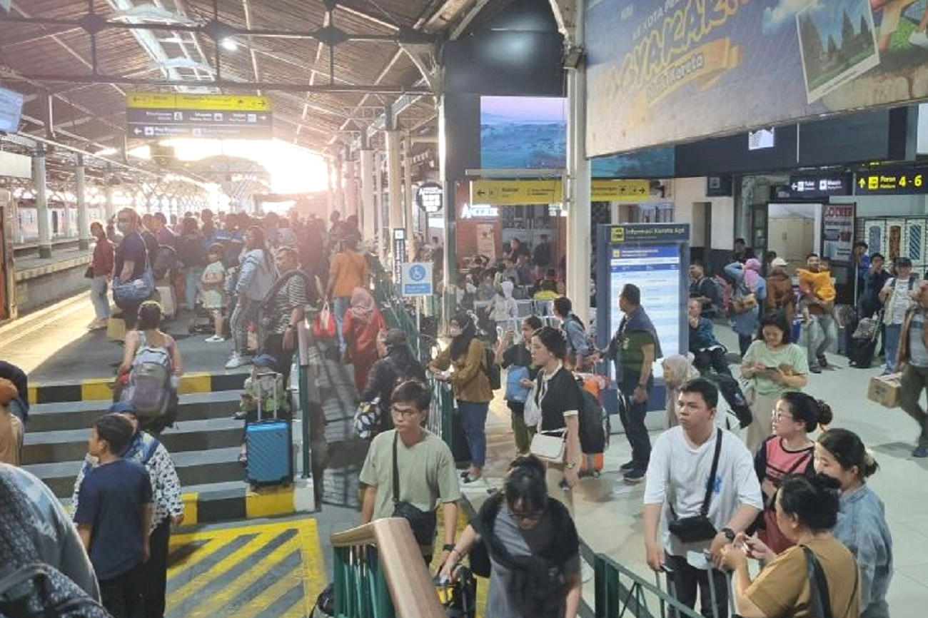 Liburan Sekolah, Stasiun Tugu Diserbu Ribuan Penumpang