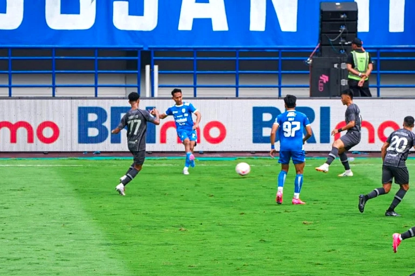 Liga Aspal: Sepak Bola Jalanan untuk Anak Kampung